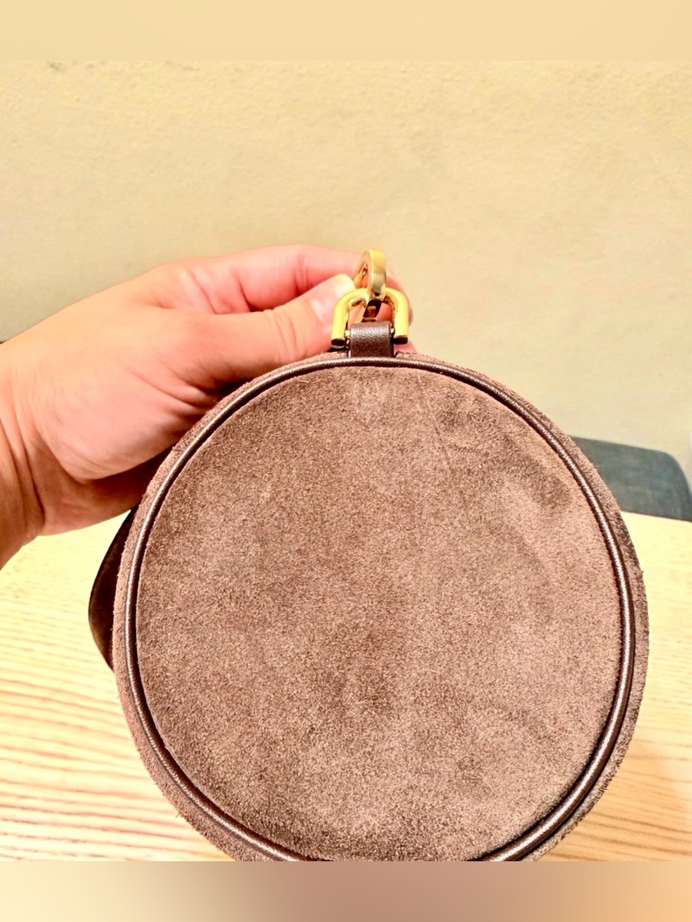Kate Spade Roulette Suede Medium
Shoulder Bag - Picture 4 of 9